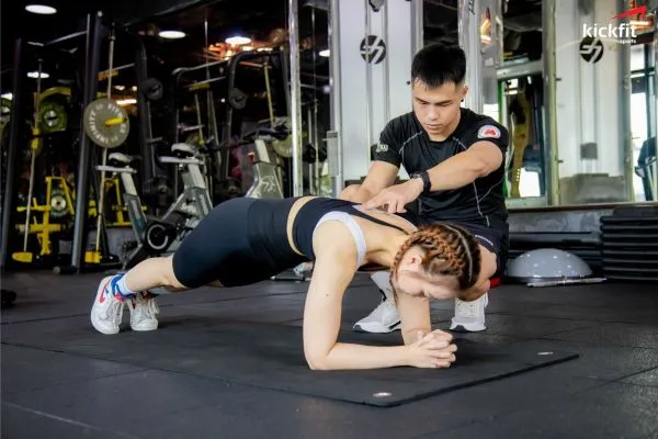 Gợi ý 5 bài tập chữa gù lưng cho dân tập gym 
